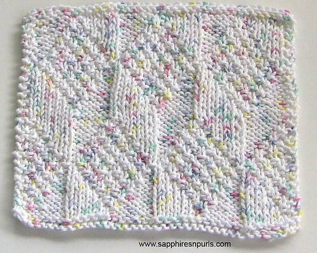 Free knitting pattern for Diamond and Lozenge Washcloth - great stash buster