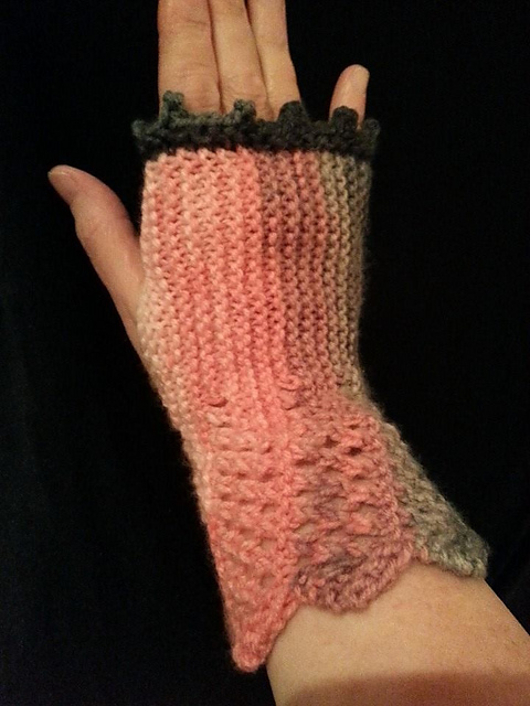 Free knitting pattern for Game of Thrones Hand Warmer