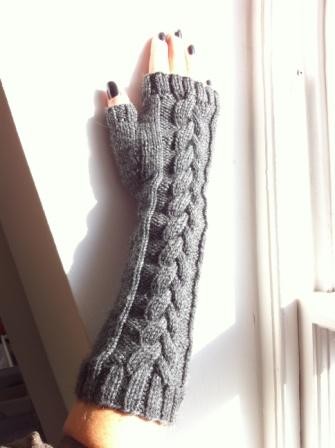 Free knitting pattern for Lady Jane Grey's Gloves and more wristwarmer knitting patterns
