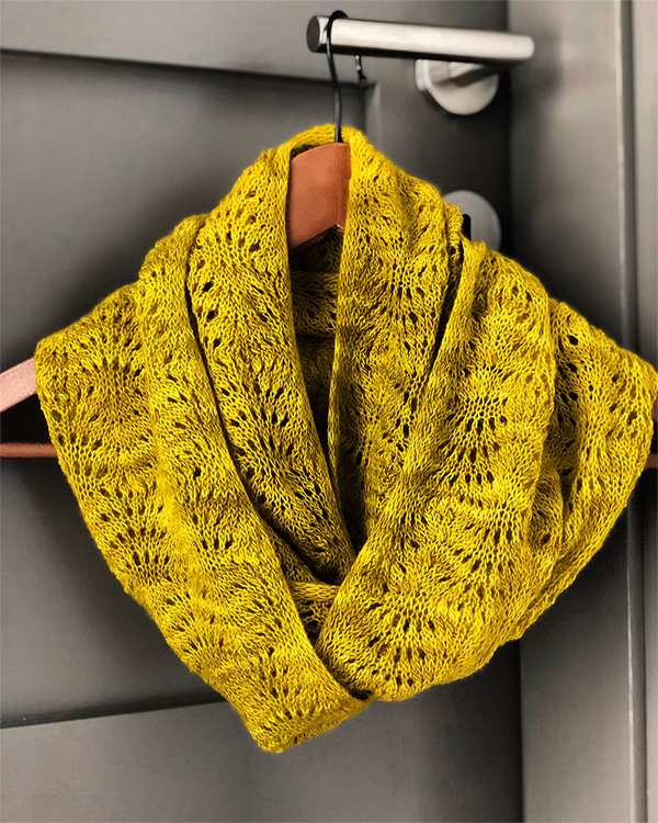 Melyn  Cowl Knitting Pattern