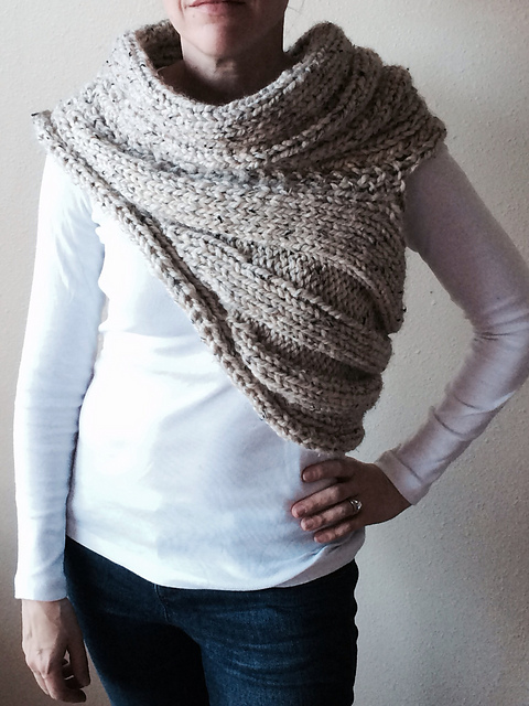 PANEM Katniss Cowl Warp Knitting Pattern | Knitting patterns inspired by The Hunger Games books and movies http://intheloopknitting.com/hunger-games-knitting-patterns/