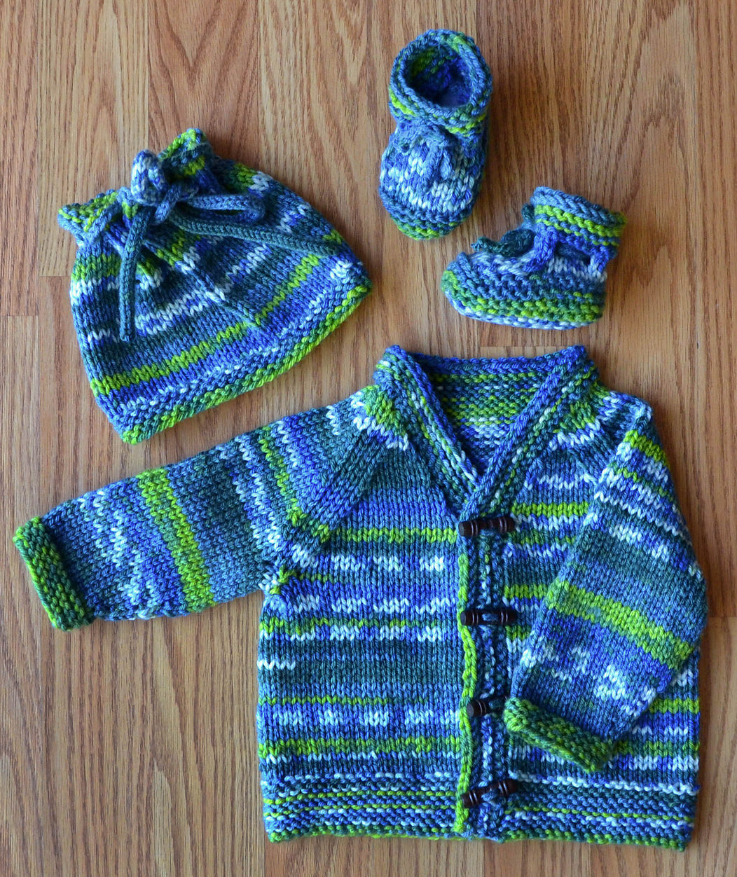 Free Knitting Pattern for Munchkin Baby Set