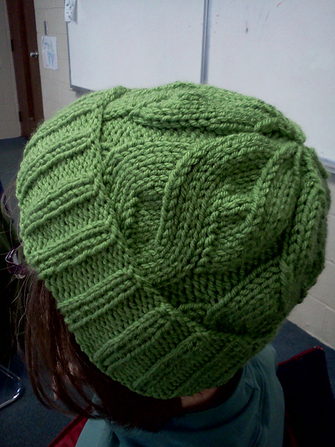 free knitting patterns ladies cable hat