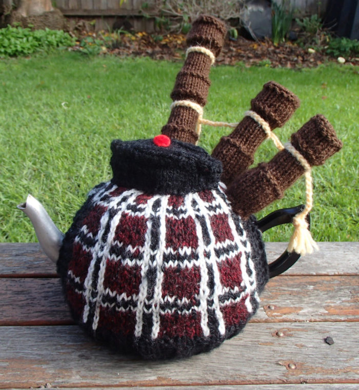 Knitting Pattern for Bagpiper Tea Cosy