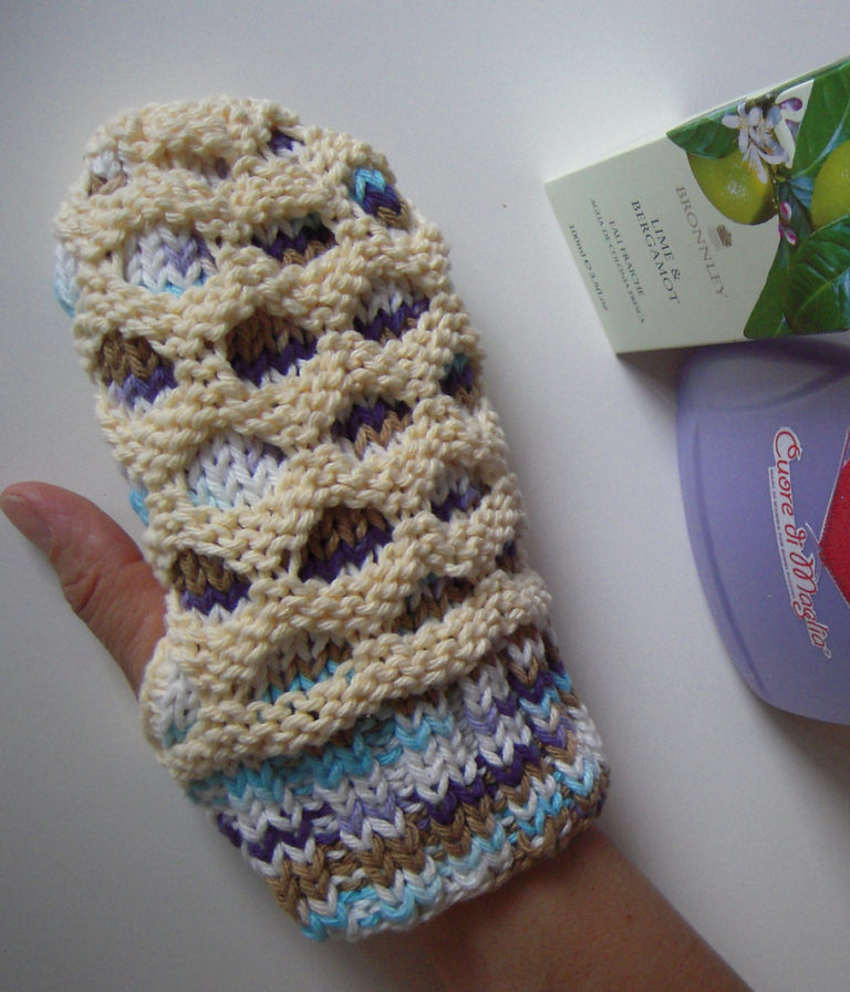 Free knitting pattern for Bath Mitt