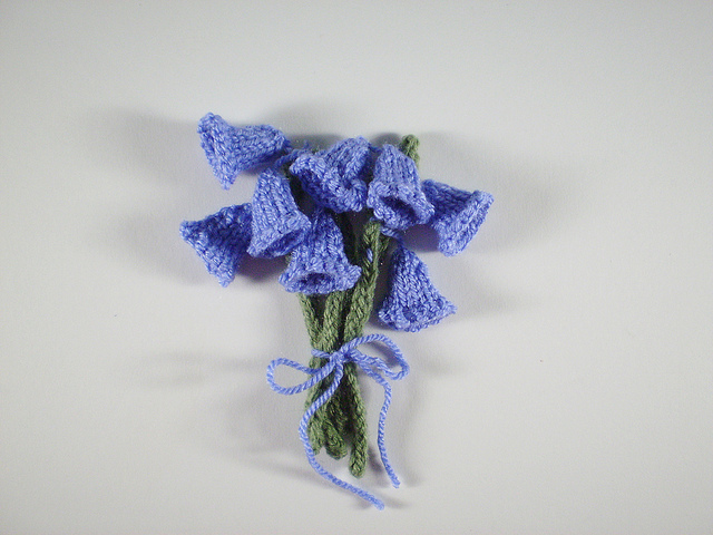 Blue Bells Flower Free Knitting Pattern | Flower Knitting Patterns, many free patterns at http://intheloopknitting.com/free-flower-knitting-patterns/