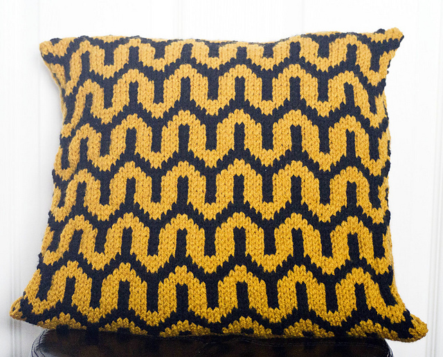Bold Art Deco Pillow Free Knitting Pattern and more free cushion knitting patterns