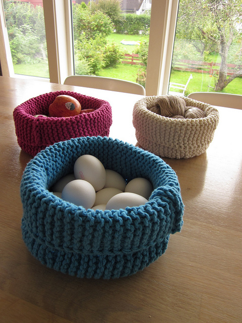 Free knitting pattern for basket and more household knitting patterns