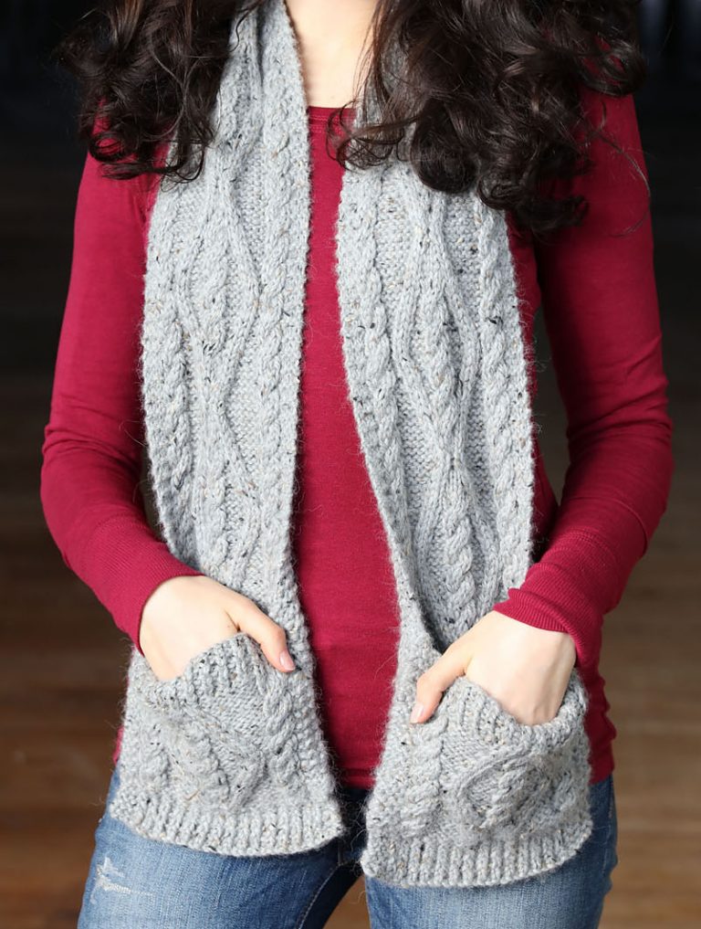 chunky knit scarf with pockets