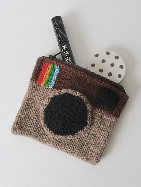 Free knitting pattern for camera purse