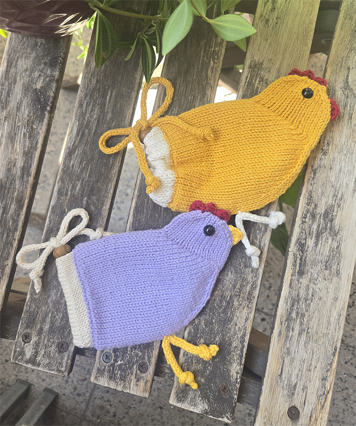 Free Chicken and Egg Pouch Knitting Pattern