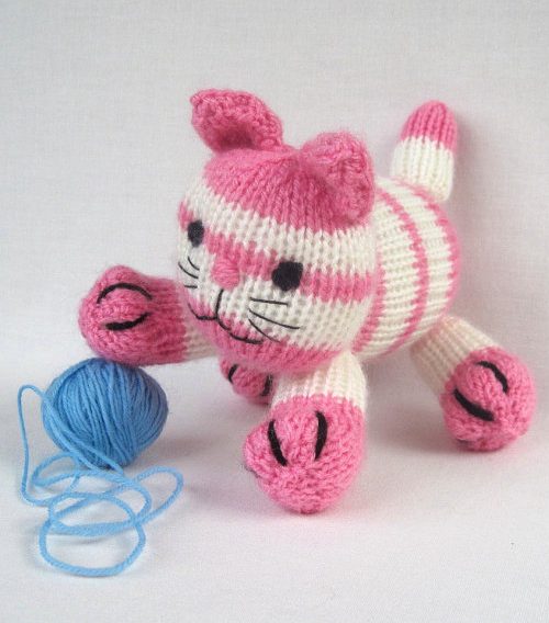 Knitting pattern for Cupcake the Kitten
