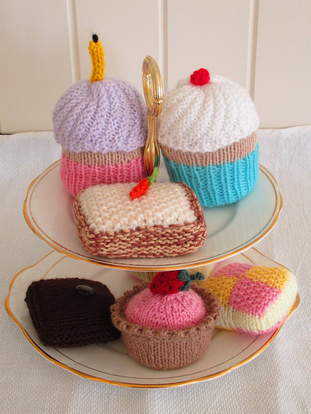 Cupcakes, Tarts & Tray Bakes Knitting Pattern