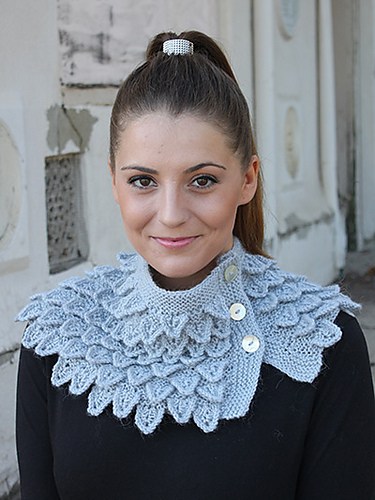 Knitting pattern for Crocodile Stitch Capelet Cowl