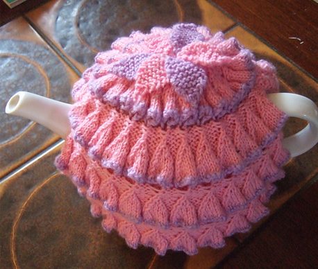 Free knitting pattern for Daffodil Stitch Tea Pot Cozy