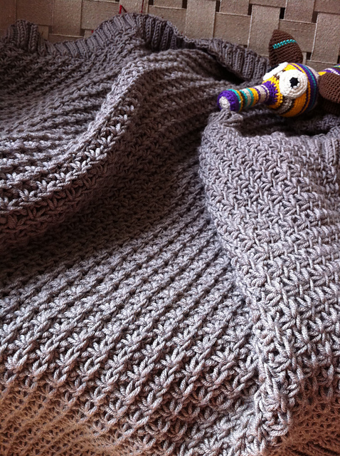 Free knitting pattern for Daisy Stitch Baby Blanket