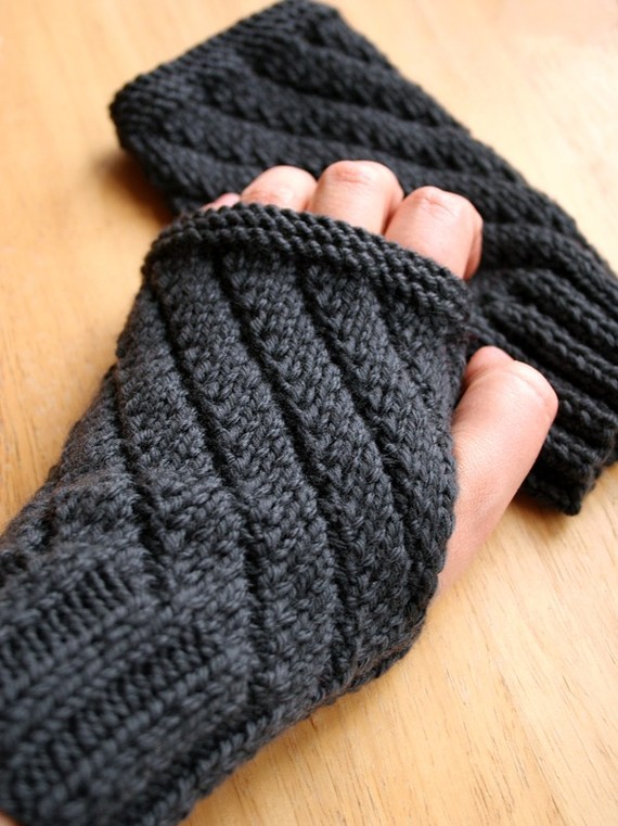 Knitting pattern for Darting Diagonals fingerless gloves