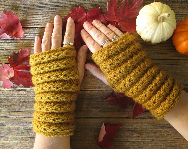 Free owl fingerless gloves knitting pattern - Gathered