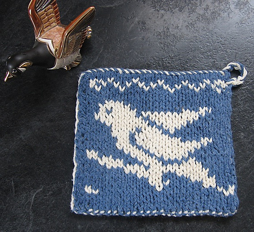 Free knitting pattern and tutorial for Double Knit Bird Dishcloth HotPad and more bird knitting patterns