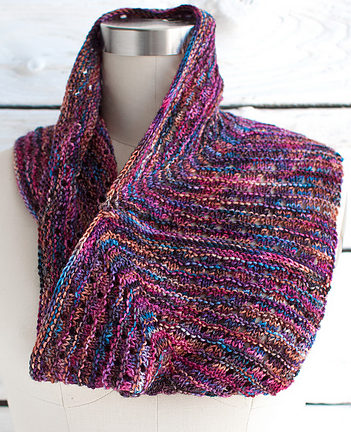 Free knitting pattern for Esquina Cowl