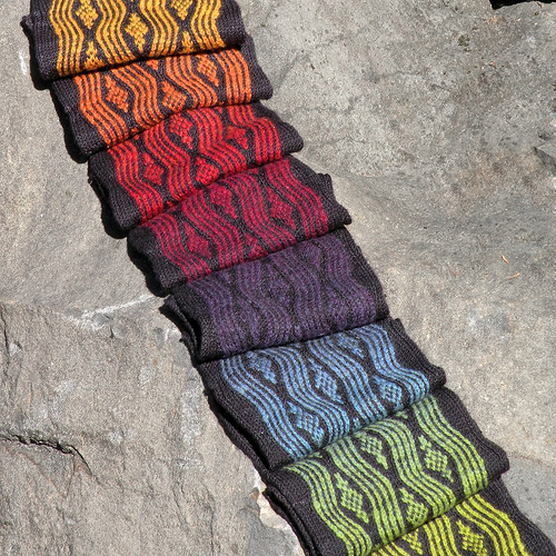 Free knitting pattern for Fair isle Rapds scarf and more colorful scarf knitting patterns