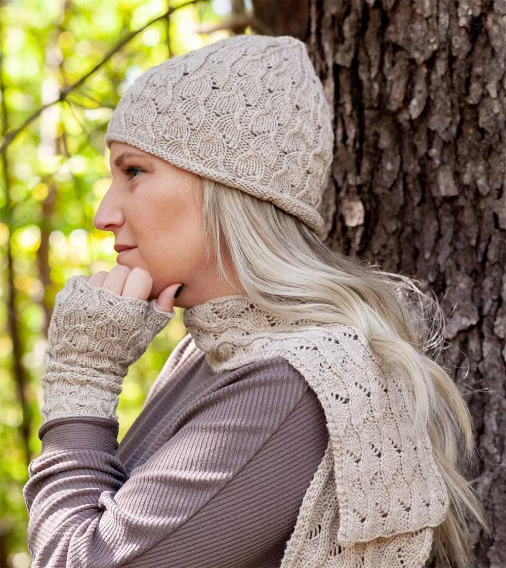 Fallberry Mitts, Hat, and Scarf Knitting Patterns Hayfield 7991