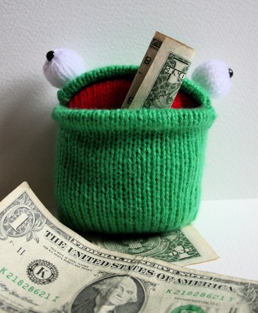 Knitting pattern for Frog Pocket Pouch