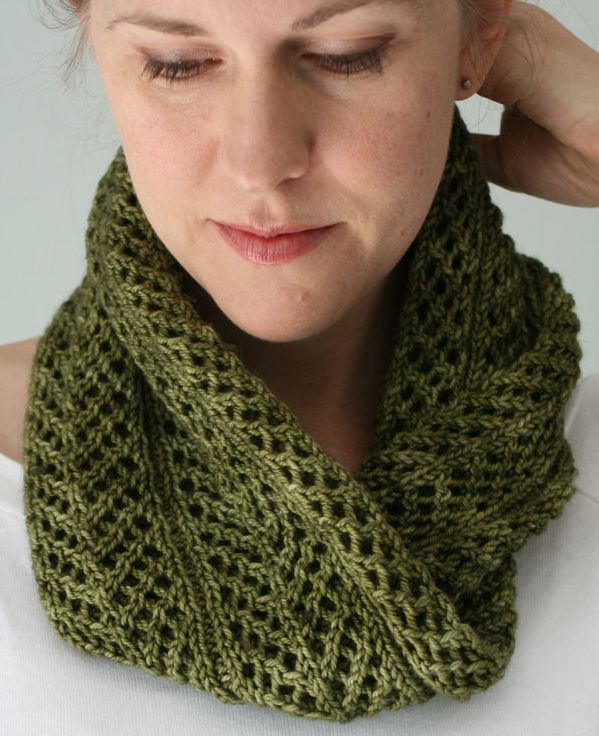 Knitting Pattern for 4 Row Repeat Frons Cowl