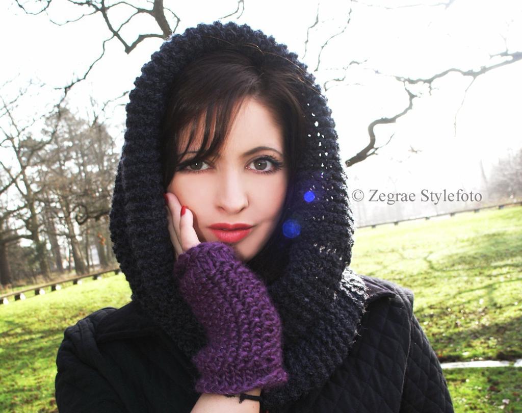 Cariad Cowl and Mitts Free Knitting Pattern and more free cowl knitting patterns at http://intheloopknitting.com/cowl-knitting-patterns/
