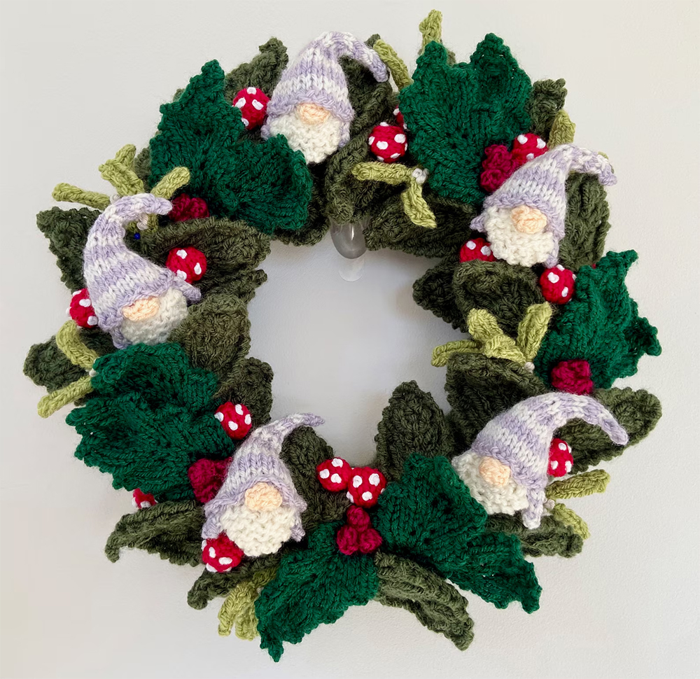 Gnome Christmas Wreath Knitting Pattern