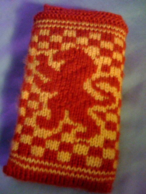 Free knitting pattern for Gryffindor iPhone Cozy and more device knitting patterns
