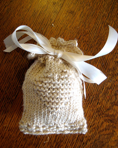 Heart sachet free knitting pattern