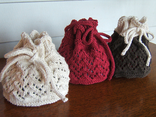 Free knitting pattern for Drawstring Gift Bags and more gift wrap knitting patterns