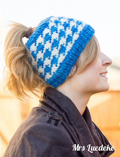 ponytail knit hat