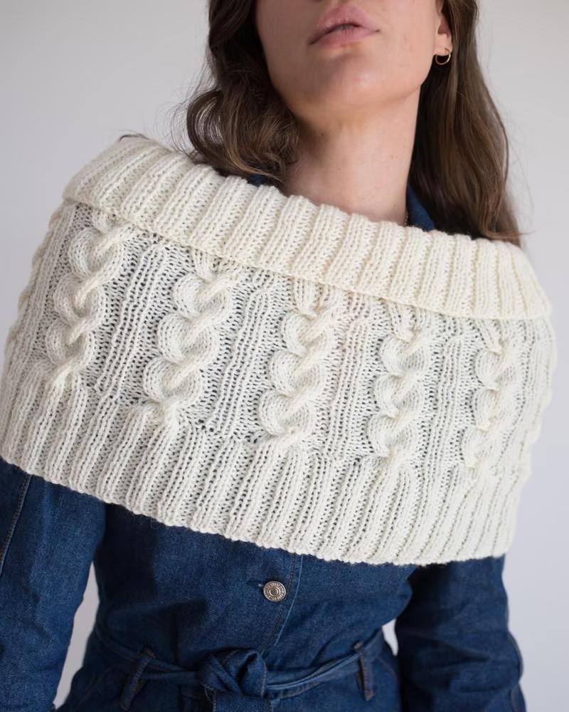 Izzy Lou Cabled Capelet Knitting pattern 