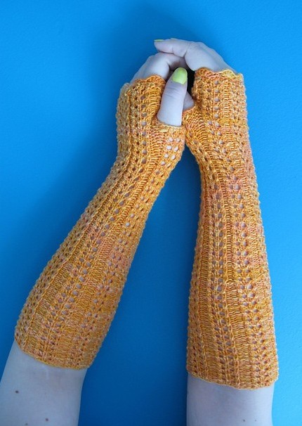 Free knitting pattern for Khaleesi Mitts