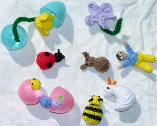 Free knitting pattern for mini Easter egg toys perfect for plastic eggs