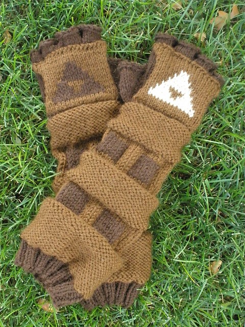 Free knitting pattern for Link's Gauntlets from Legend of Zelda