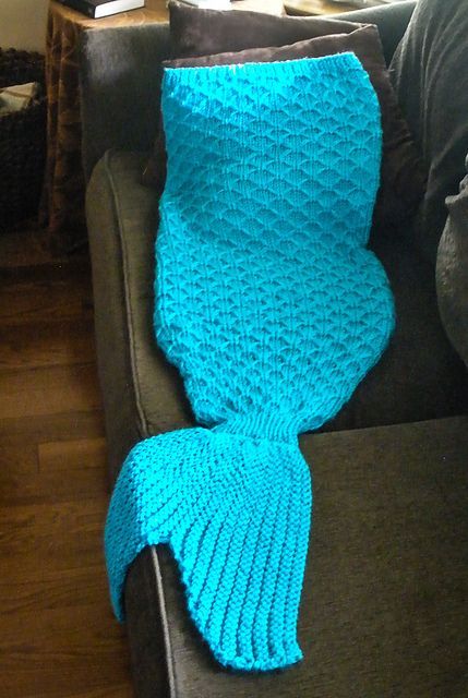 Knitting pattern for Mermaid Tail Lapghan