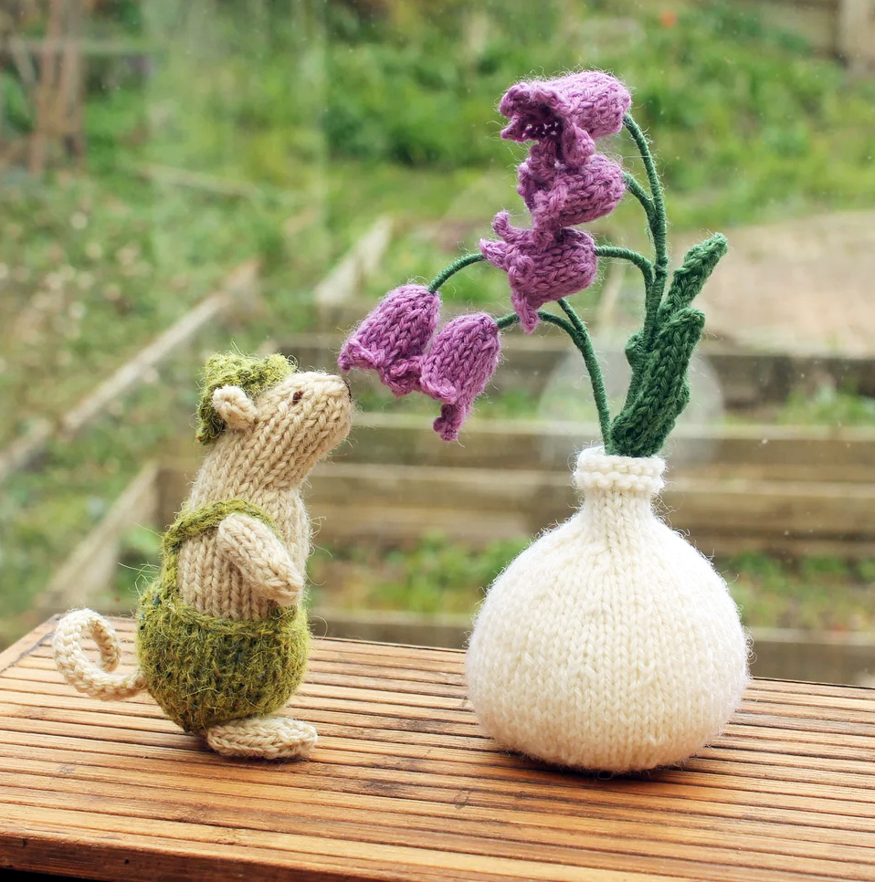 Mouse and Bluebells Knitting Pattern