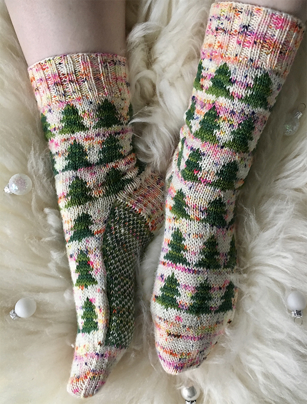 Free Knitting Pattern for Christmas Tree Socks