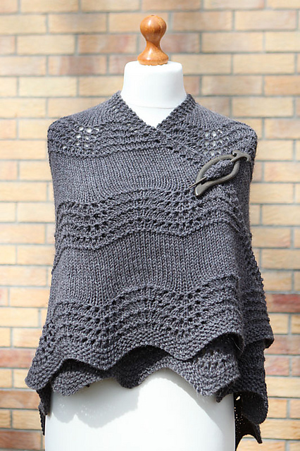 Old Shale Shawl Free Knitting Pattern and more free shawl knitting patterns at http://intheloopknitting.com/textured-shawl-knitting-patterns/
