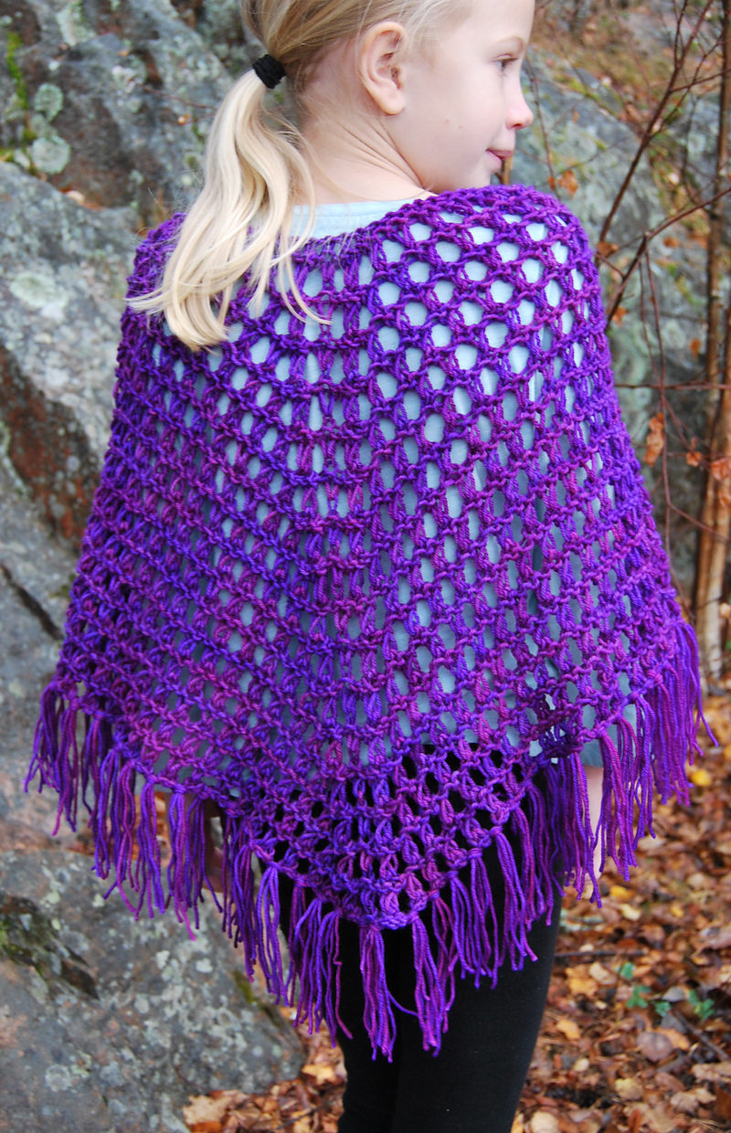 Free knitting patterns for childs poncho