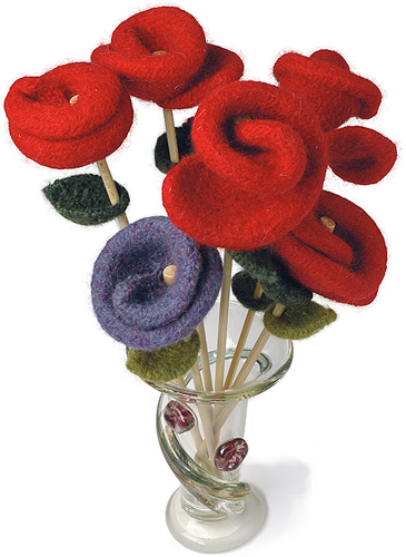 Peruvian Rose Flower Free Knitting Pattern | Flower Knitting Patterns, many free patterns at http://intheloopknitting.com/free-flower-knitting-patterns/