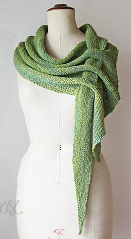 Free knitting pattern for wrap with holes for fastening