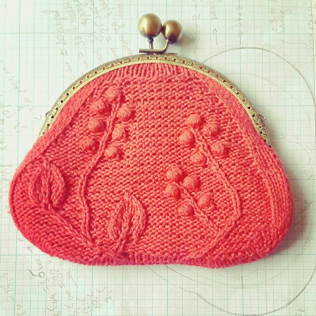 Knitted Purse with Leaves and Bobbles Free Knitting Pattern | Bag, Purse, and Tote Free Knitting Patterns at https://intheloopknitting.com/bag-purse-and-tote-free-knitting-patterns/
