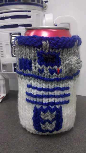 Free knitting pattern R2D2 Can Cozy and more Star Wars knitting patterns