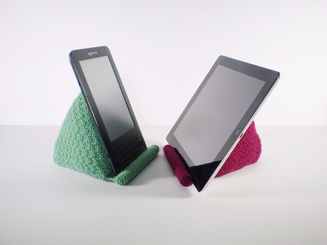 Free knitting pattern for tablet Reading Rest knitting pattern and more device knitting patterns