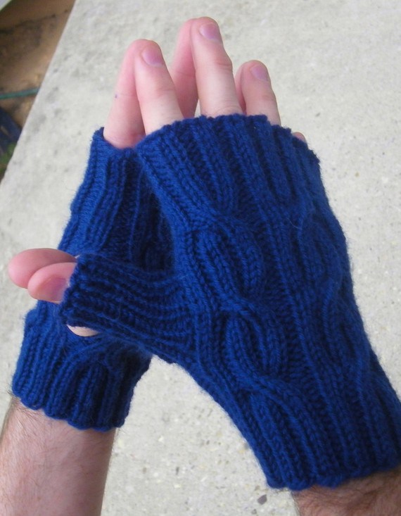 Knitting pattern for Cabled Fingerless Mitts