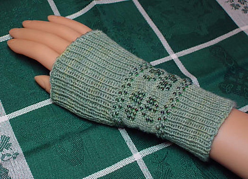 Frolicking Shamrocks Wristlets Free Knitting Pattern | Free St. Patrick's Day Knitting Patterns at www.terrymatz.biz/intheloop/free-st-patricks-day-knitting-patterns